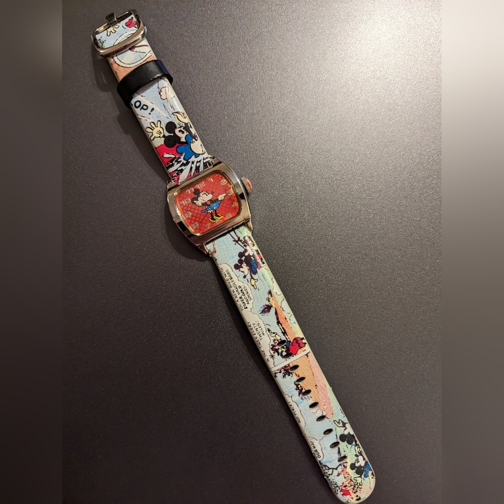 Walt Disney's Minnie Mouse red cartoon watch Vintage / Retro Collectible
